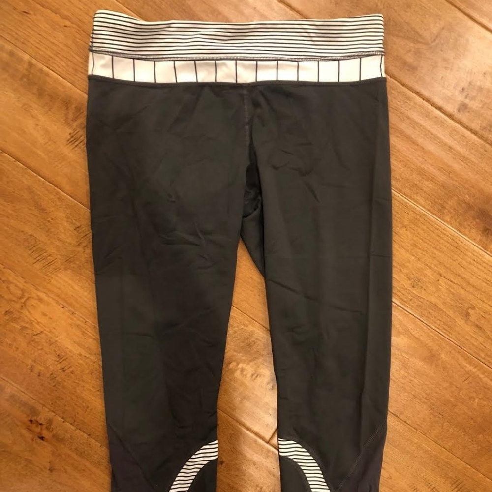 Lululemon grey striped cropped leggings